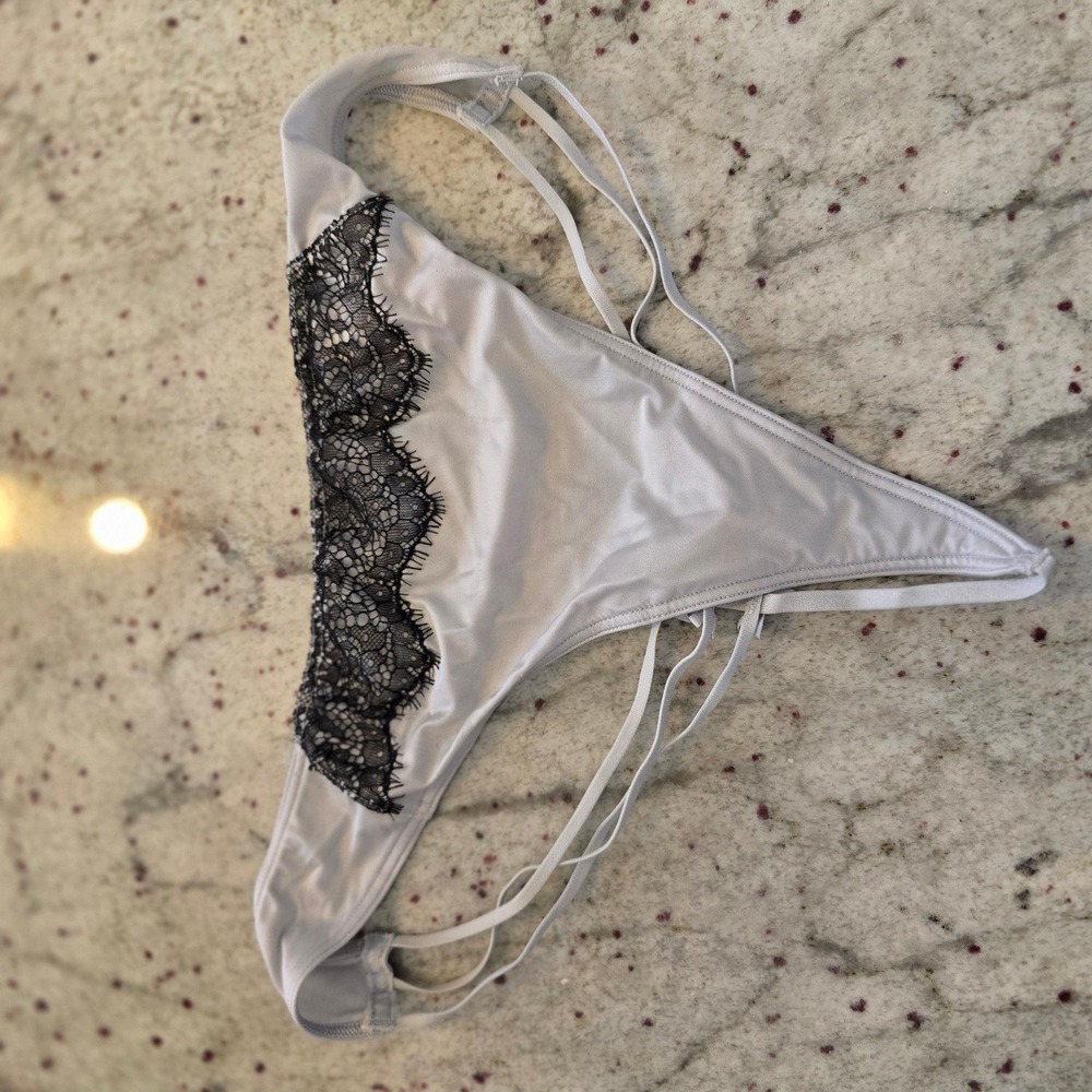 Victoria's‎ Secret NWT gray and black lace thong medium